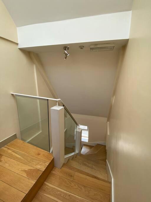 Studio To Let In Covent Garden With Kitchen London Exterior photo